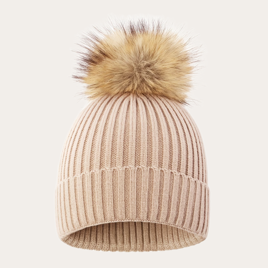 Knitzie | Warme gebreide muts met zachte pompon